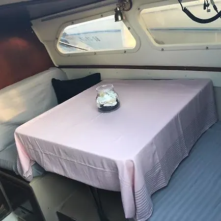 Port Forum Boat - Glamping Experience *