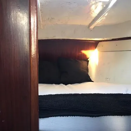 Botel Port Forum Boat - Glamping Experience Barcelona