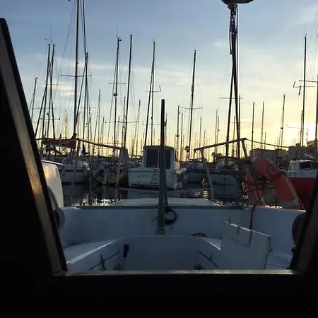 Botel Port Forum Boat - Glamping Experience