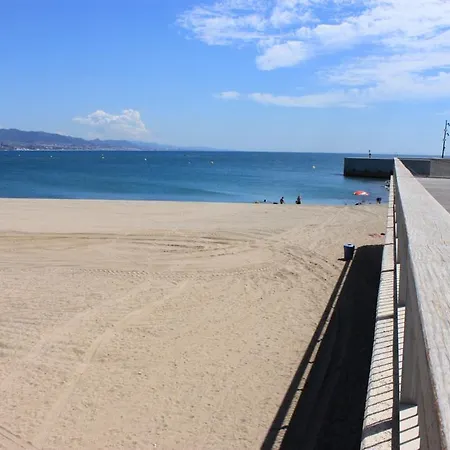 Port Forum Boat - Glamping Experience Hotel en barco Barcelona