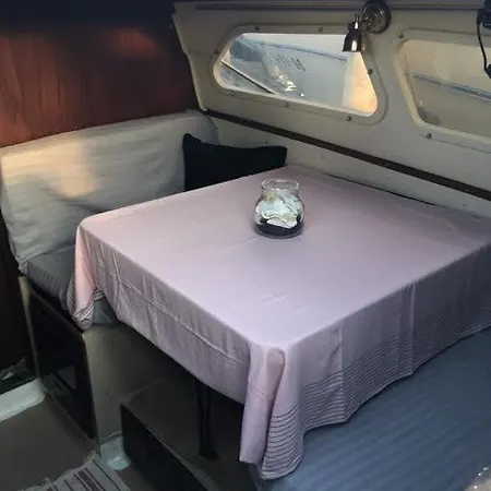 Port Forum Boat - Glamping Experience Botel